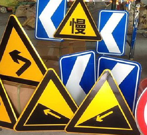  萧县标识标牌中颜色的确定是很重要的。